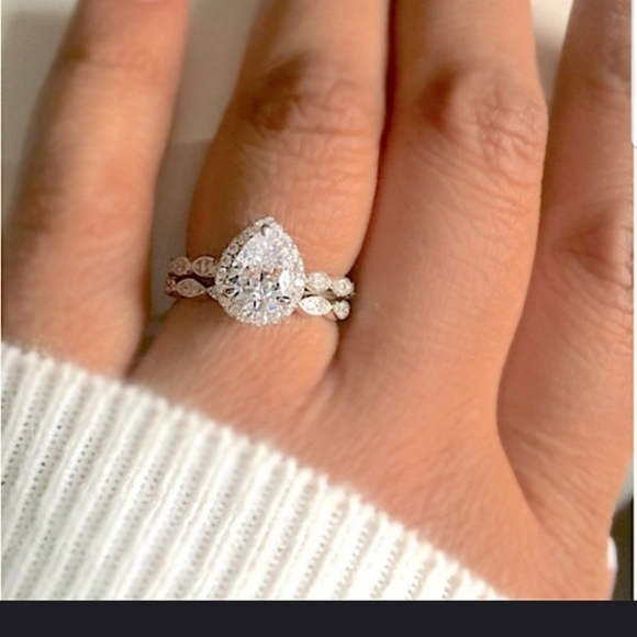 ๐๐Very Pretty 2pc Pear Shape CZ Ring๐๐ - Picture 2 of 10